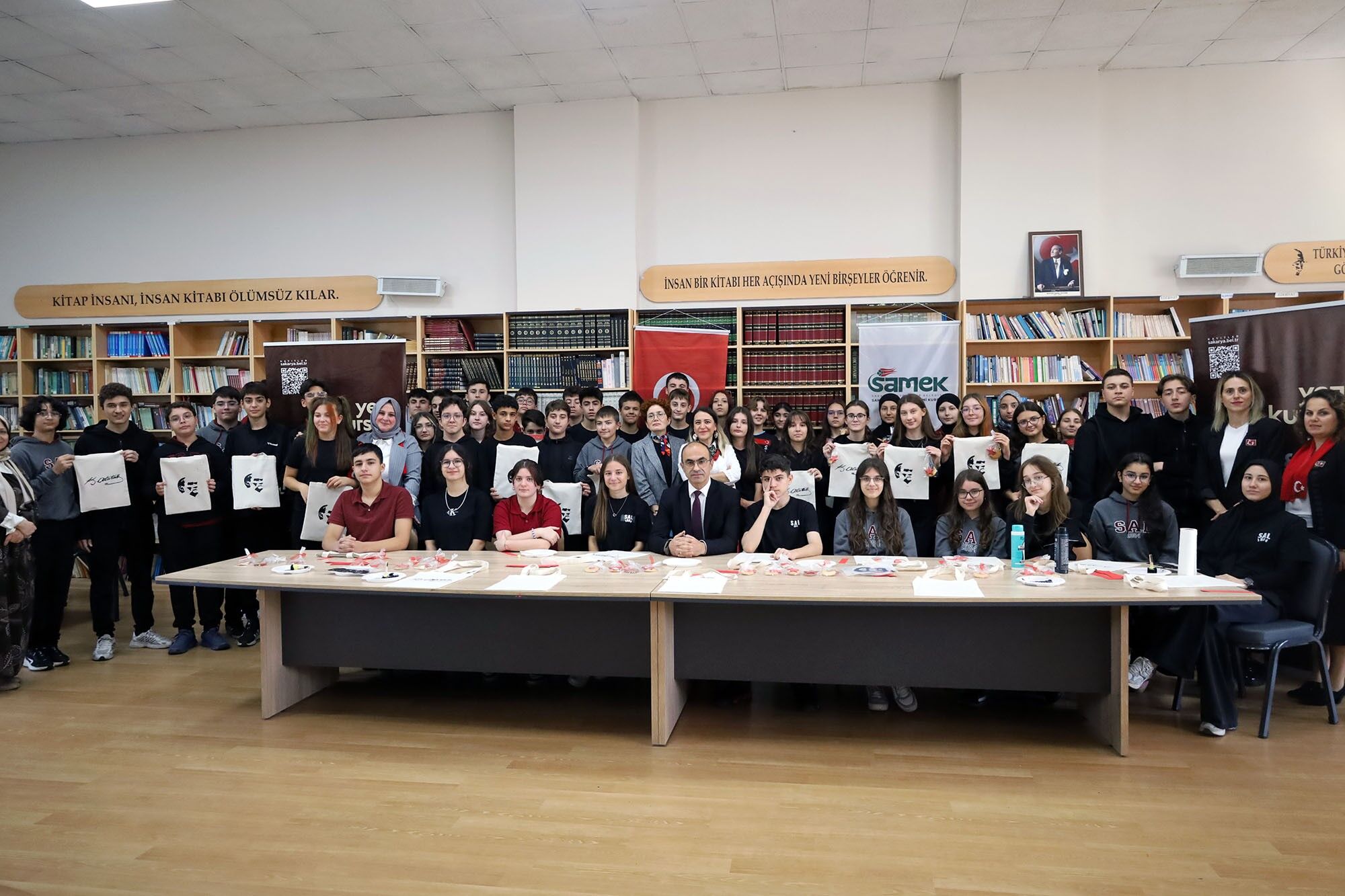 Sakarya’da Cumhuriyet coşkusu atölyeye taşındı: Gençlerden Atatürk’e özel tasarımlar-3