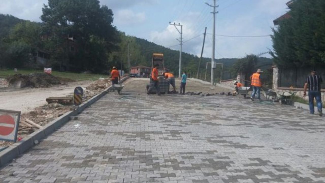 BAŞİSKELE
09:00- 17:00 Saatleri arasında 	
ATAKENT, SEYMEN, YENIKÖY MERKEZ, YENİKÖY MERKEZ	ALPER, ATA, ATES BÖCEGI, CEVIZLIK, CUDİBEY MEKTEP SK., D-130 KARAYOLU, D-130 KARAYOLU CD., DİRİKAN CD., ELA SK., EMİN KAHYA SK., GAZANFER BILGE, GAZANFER BİLGE CD., GELİN ÇİÇEĞİ SK., GÜLBAHAR HATUN CD., HALİDE EDİP ADIVAR SK., HASAN GAZİ CD., HATUNCUK SK., HAZAROĞLU SK., IKLIMA, IZGI, JÜLİDE SK., KONAKÇI, KONAKÇI SK., KUŞKONMAZ SK., MEHIR, MEHİR SK., MELIKE, MIMAR SINAN, MÜBERRA SK., NARİFE HANIM SK., OKTAR SK., ÖĞRETMENLER CD., RÜZGARGÜLÜ SK., SADIRVAN, SEFA, ŞADIRVAN SK., ŞAYAN SK., TAŞLIK SK., TURGUT SK., TÜRK SK., YAVRUKUŞ SK., YENIMAHALLE, YENİMAHALLE CD.	 	
09:00- 17:00 saatleri arasında ise 
	
ATAKENT, SEYMEN	17 AĞUSTOS CD., ANADOLU, ANADOLU SK., BANKA SK., BAŞKÖY SK., BAYINDIR, BAYINDIR SK., BEBEK SK., CEYHAN, CEYHAN CD., CIHANGIR, CİHANGİR SK., E.ELÇIBEY, E.ELÇİBEY CD., ERKUT HOCA SK., GÜLDEFNE SK., GÜNAYDIN, GÜNAYDIN CD., HACI RECEP ACAR, HACI RECEP ACAR SK., HALIDE EDIP ADIVAR, İZGİ SK., MUHTAR ZİHNİ DİRİCAN SK., SEHERYELI, SEHERYELİ SK.