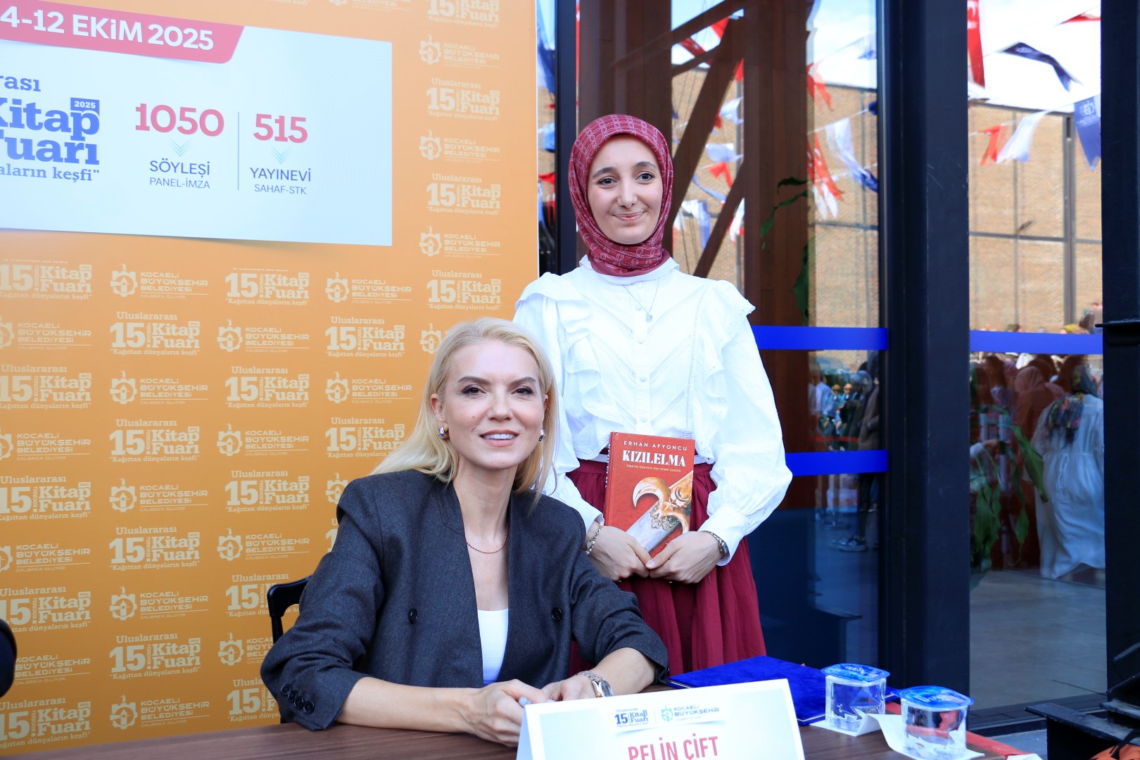 Bu Kuyrukta Imza Mutluluğu Var (4)