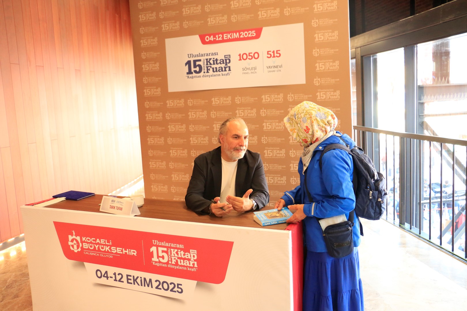 Bu Kuyrukta Imza Mutluluğu Var (6)