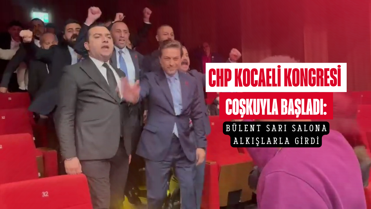 Bülent Sari Salona Alkişlarla Gi̇rdi̇