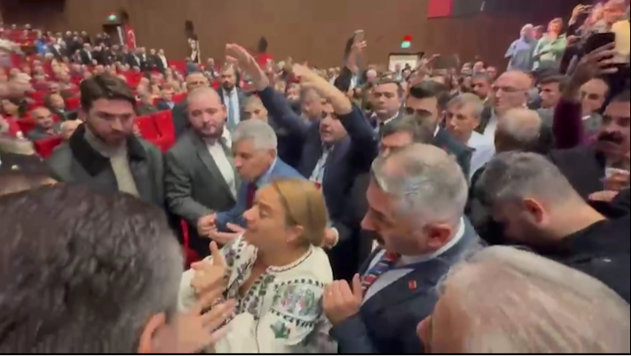 Chp Parmak Sallam Kavgası