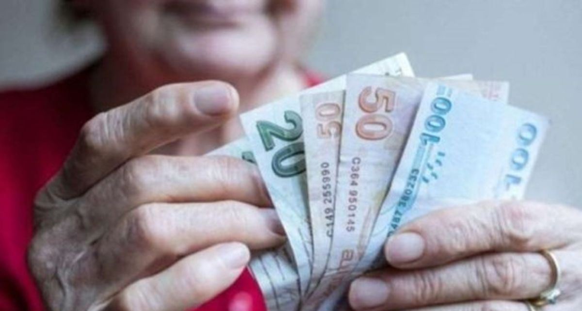 Emekliler Stopajdan Muaf mı Olacak?
Yasa teklifi iddialarında, emekliler için mevcut muafiyetin korunacağı ifade edildi.
Tek geliri sosyal güvenlik maaşı olan emekliler,
Kiraya verdikleri tek konuttan yıllık 47 bin lirayı aşmayan gelir elde ettikleri sürece stopajdan muaf olacak.
Ancak kiraların elden alınması halinde, eksik ödenen vergilerle birlikte ceza ve faiz uygulanacağı da belirtiliyor.
