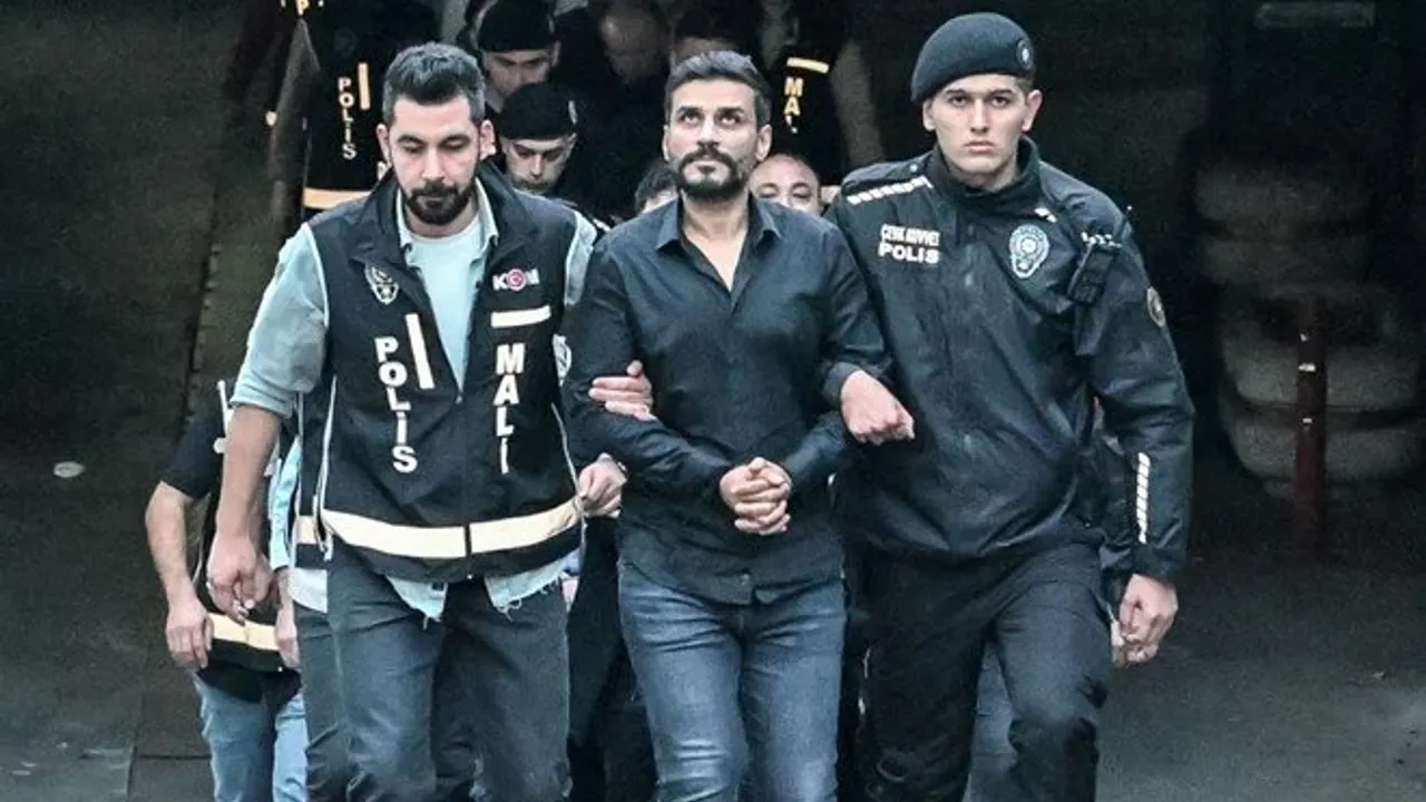 [RESİM: Engin Polat'ın hapisten çıktıktan sonra çekilmiş ilk görüntüsü veya adliye çıkışından bir kare]