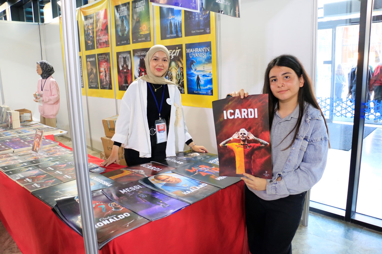 Ezeli Rekabet Kitap Fuarı'na Taşındı (1)