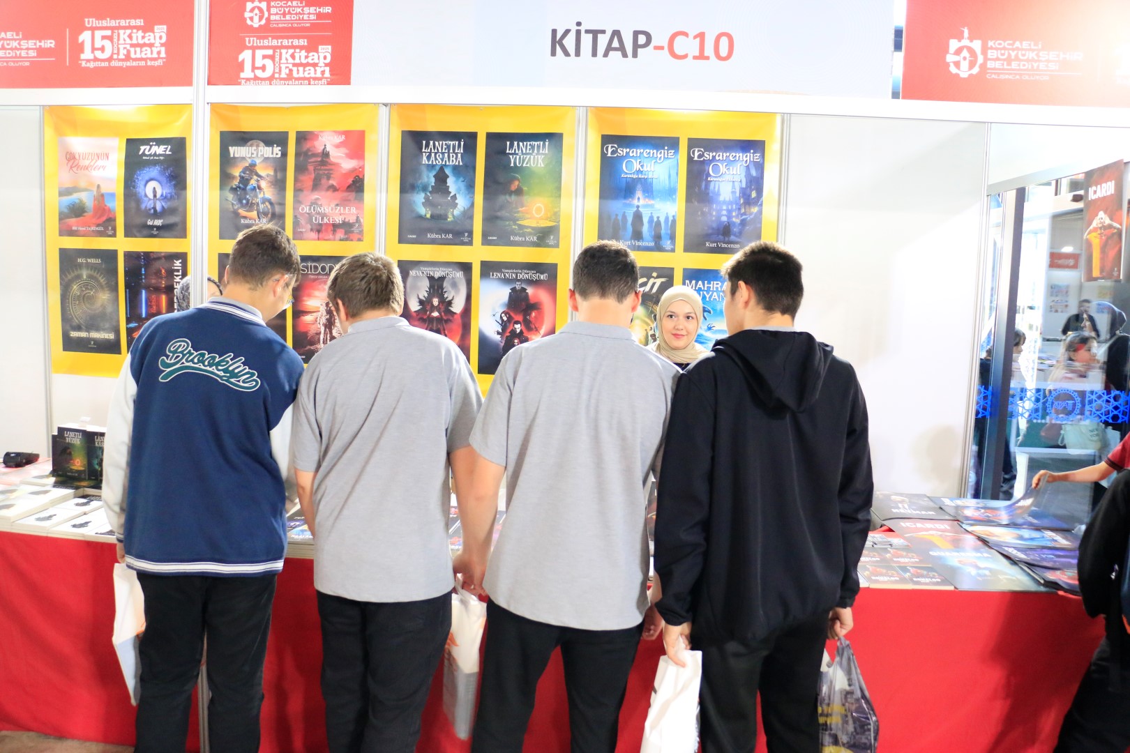 Ezeli Rekabet Kocaeli Kitapp Fuari Stand Gorseli.jpg