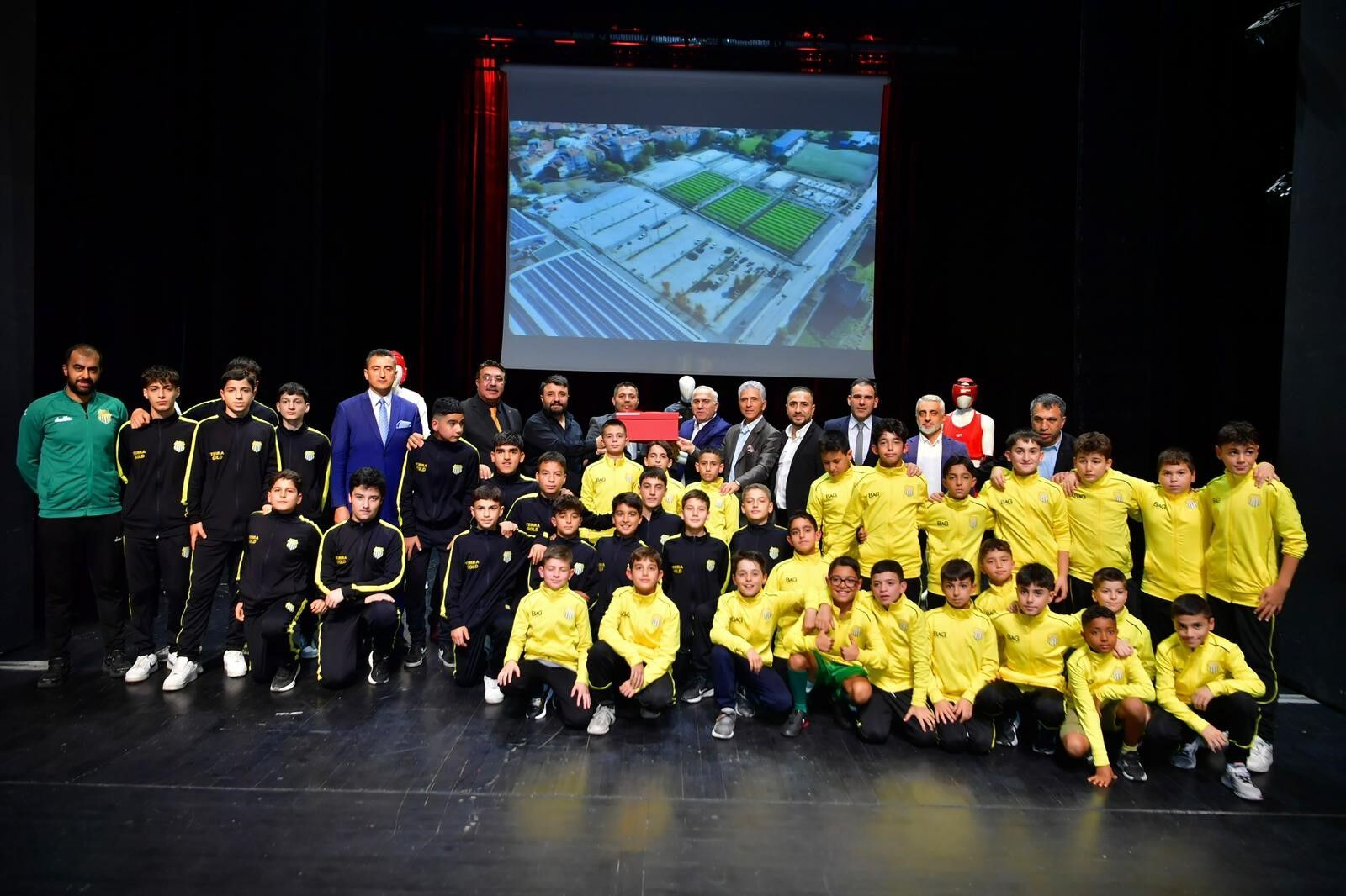 Fatih Belediyesi’nden Amatör Spor Kulüplerine Malzeme Desteği