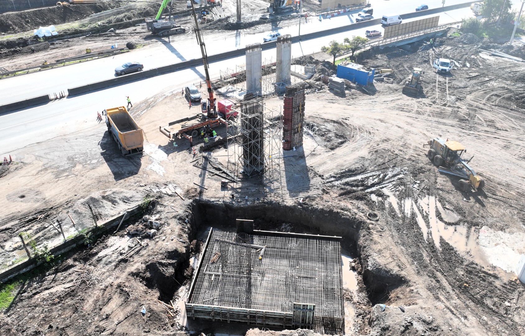 Fore Kazıklar Çakılıyor (3) (Büyük)