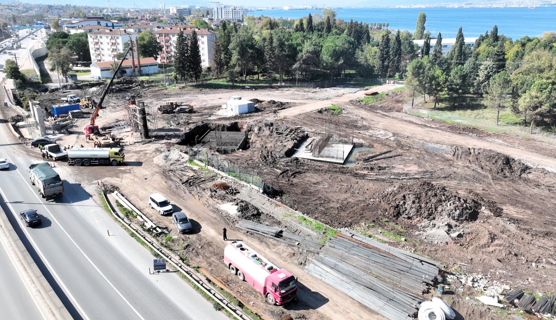 Fore Kazıklar Çakılıyor (5) (Büyük)