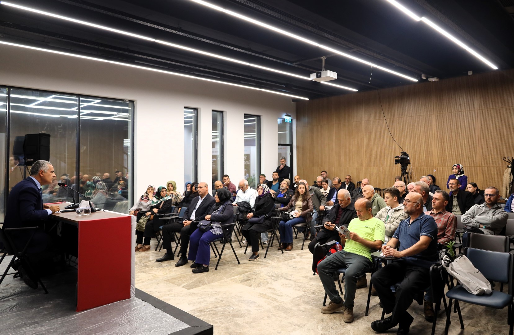 Gazeteci Çelik Bu Fuar Kitabın Zirvesi (1) (1)