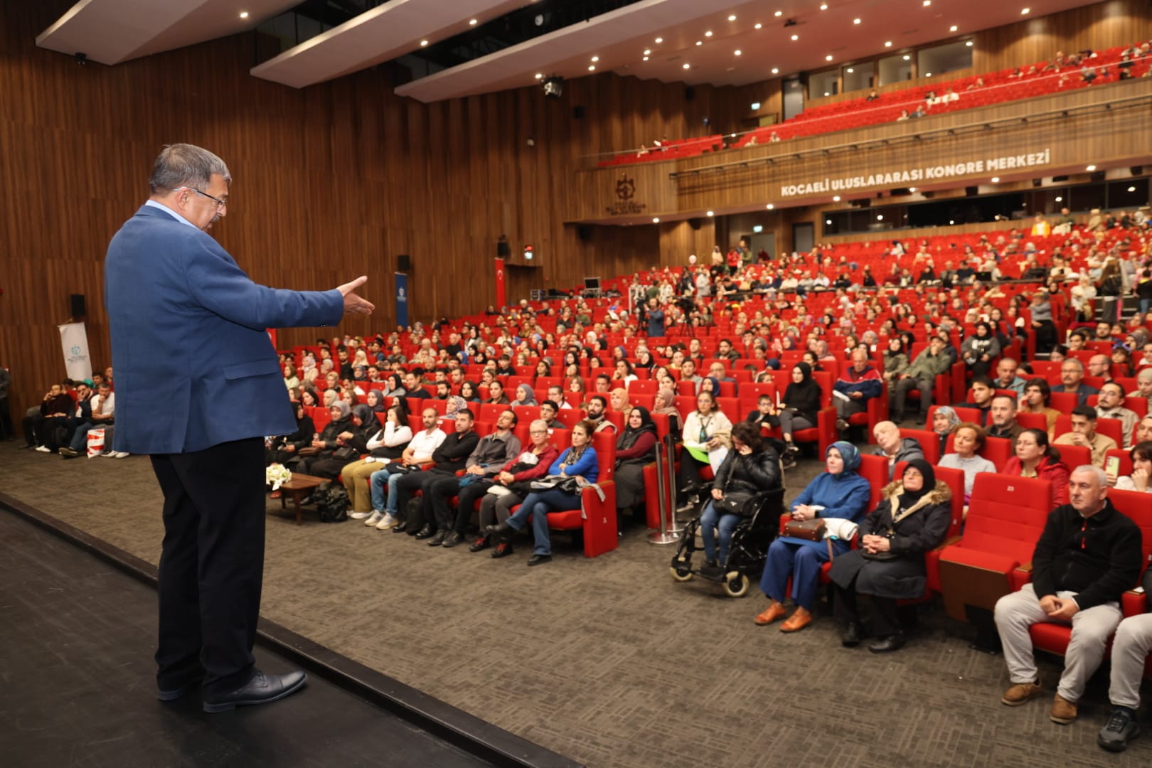 İnanç, Kitap Fuarı'nda Can Veren Pervaneleri Anlattı (7)