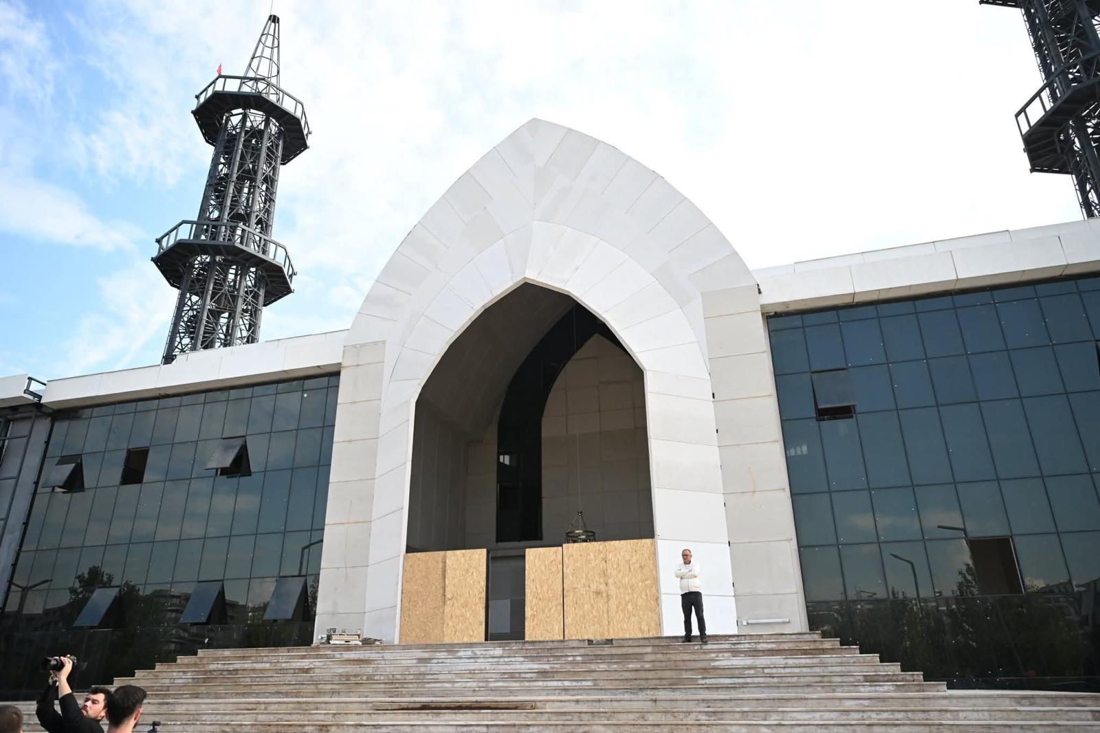 Kartepe Kent Meydanı Camii'nde Sona Gelindi (3)