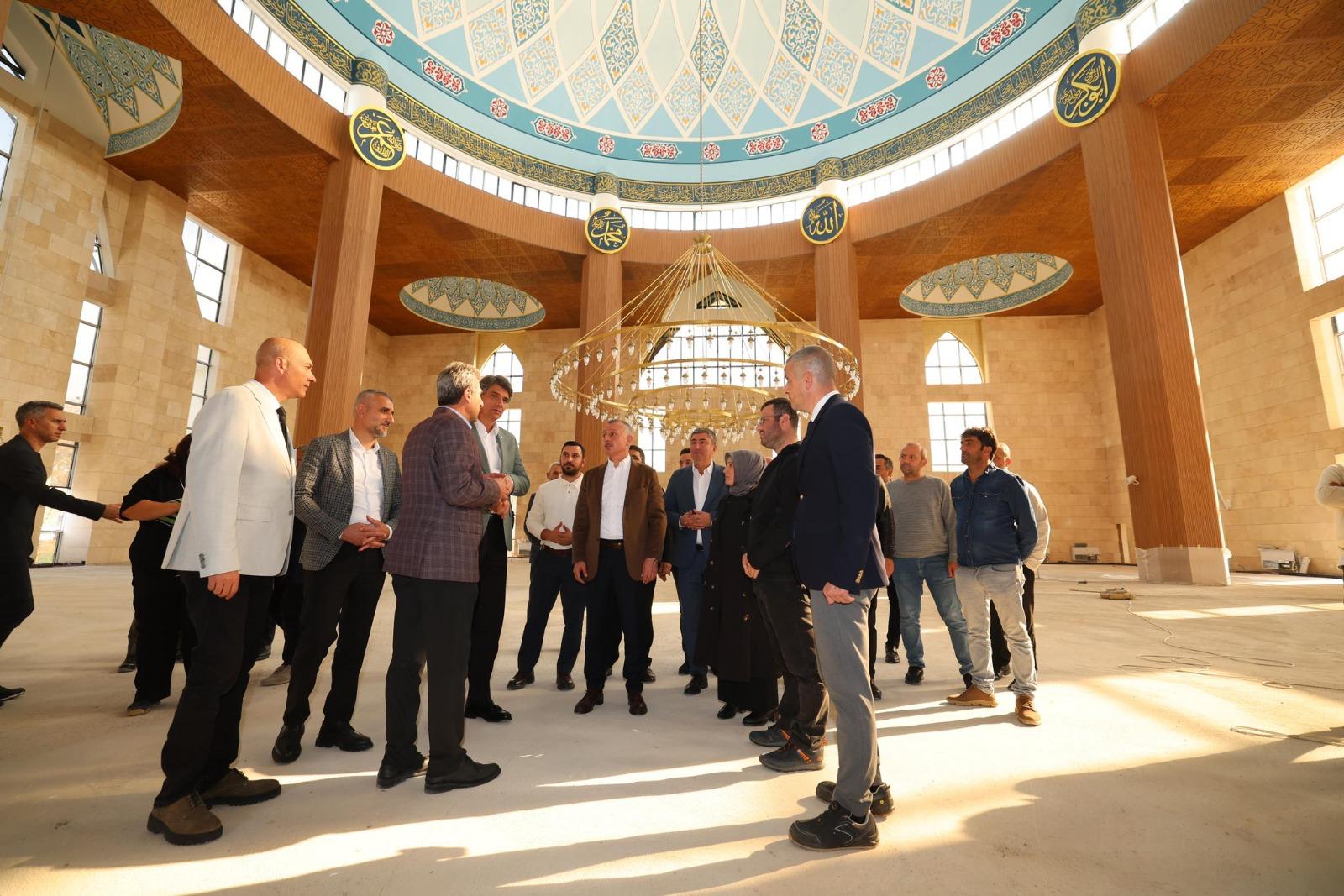 Kartepe Kent Meydanı Camii'nde Sona Gelindi (4)