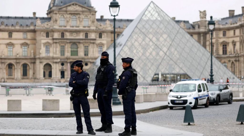 Louvre Muzesi Soygun