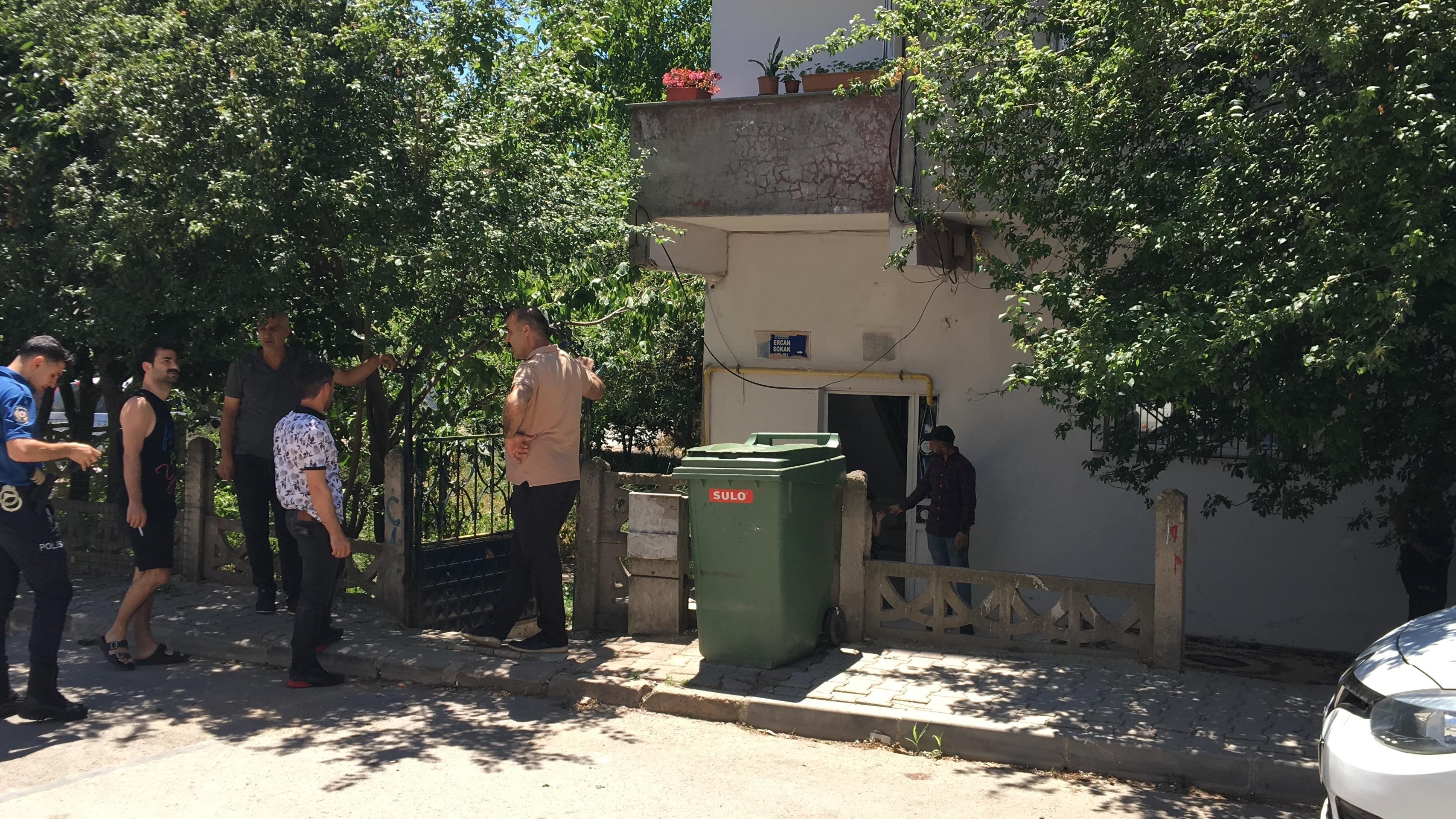 Msb Anneye Surprizim Var Cocuklar Onunde Saldiri.jpg