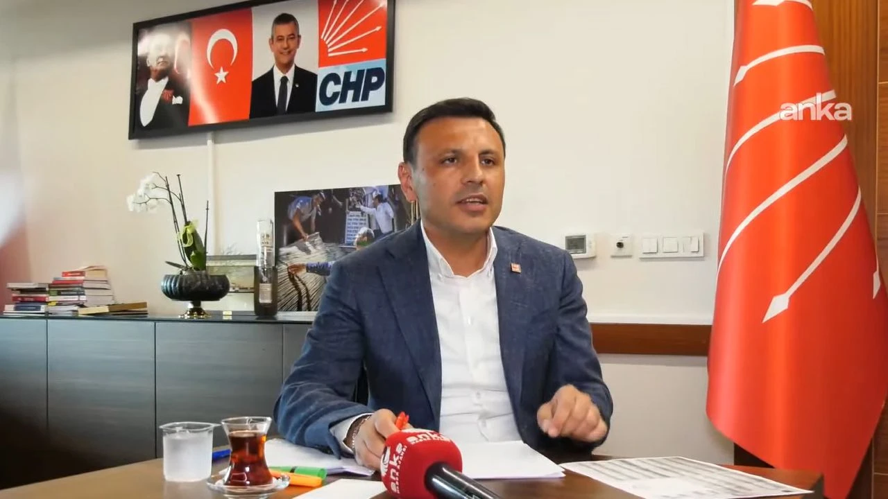 [GRAFİK: Özgür Çelik'in siyasi kariyerini gösteren basit bir zaman çizelgesi. STK üyeliği, parti içi görevler ve İl Başkanlığı seçimi gibi dönüm noktaları.]
