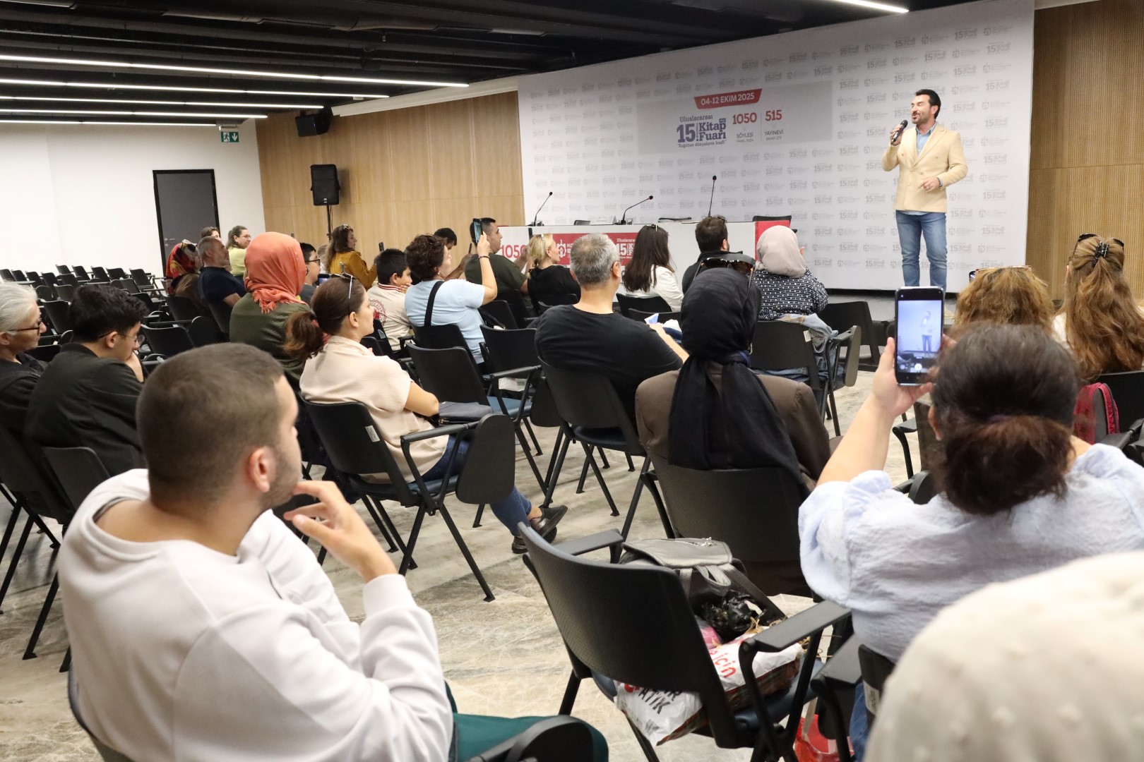 Şair Arslan, Sevilen Eserleriyle Kitap Fuarı'nda (3)