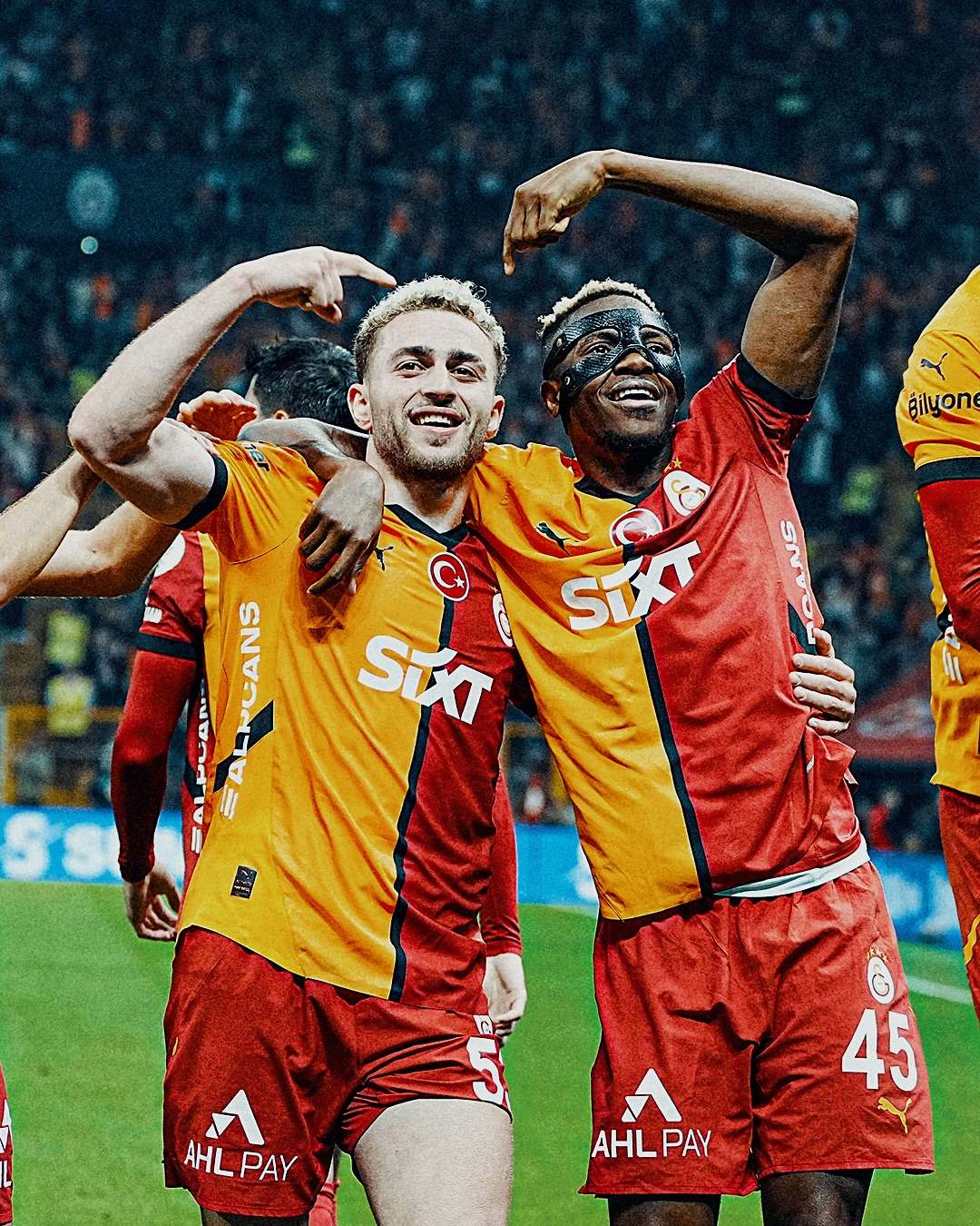 Saldır Galatasaray’ım, Bu Büyük Taraftarınla Yine Şampiyon Olalım.💛❤️