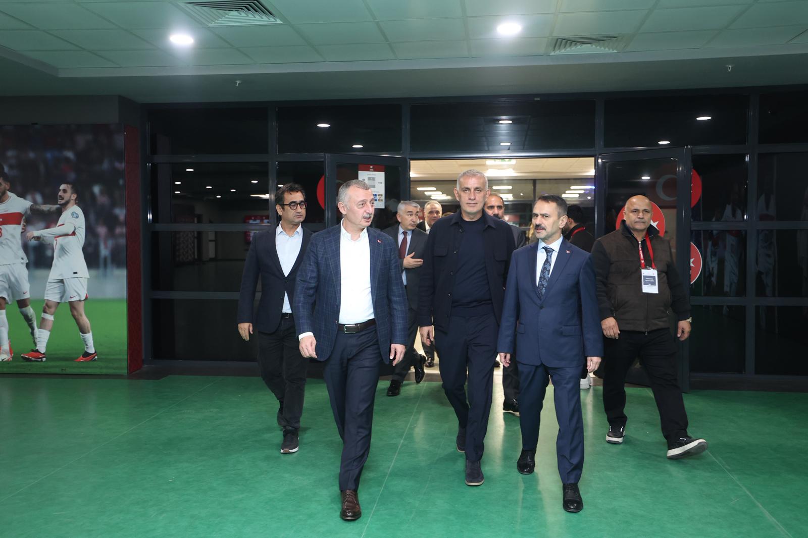 Tarihi Maç Öncesi Milli Takım'a Moral Verdiler (2)