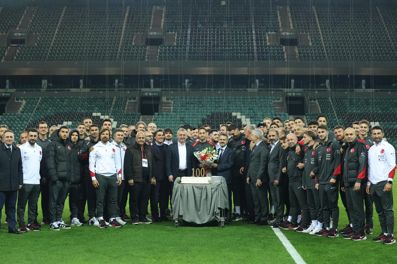 Tarihi Maç Öncesi Milli Takım'a Moral Verdiler (5)