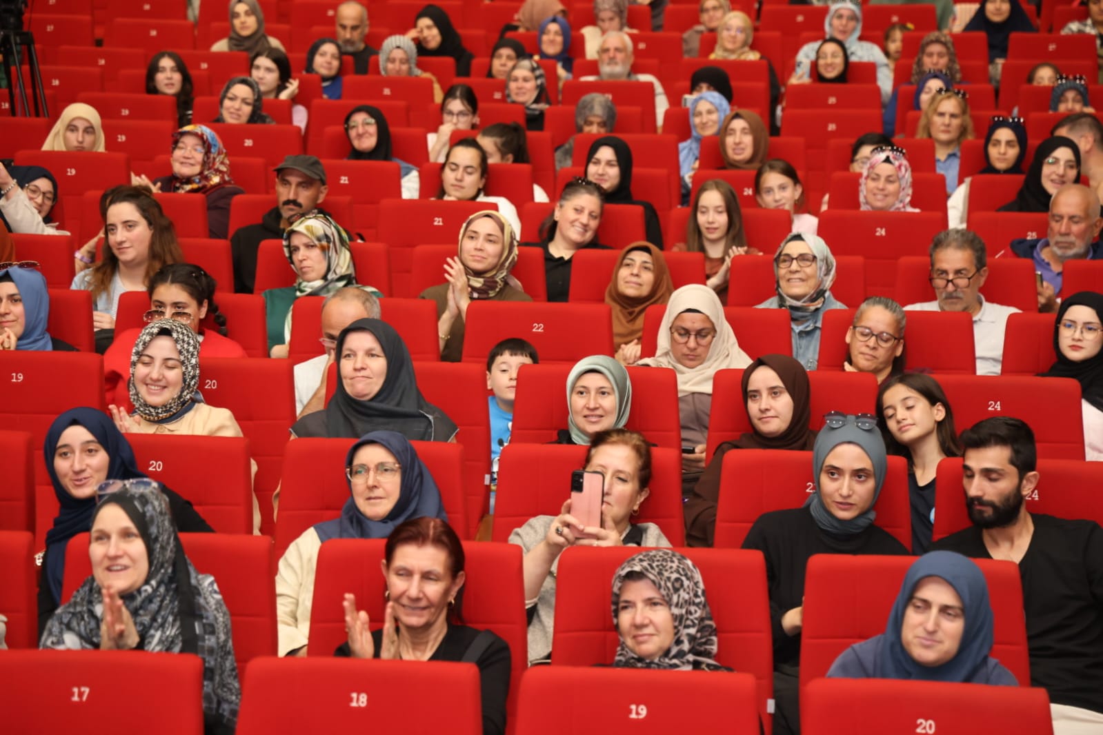 Yabancı Bırak Bazı Insanlar Seni Sevmesin (3)