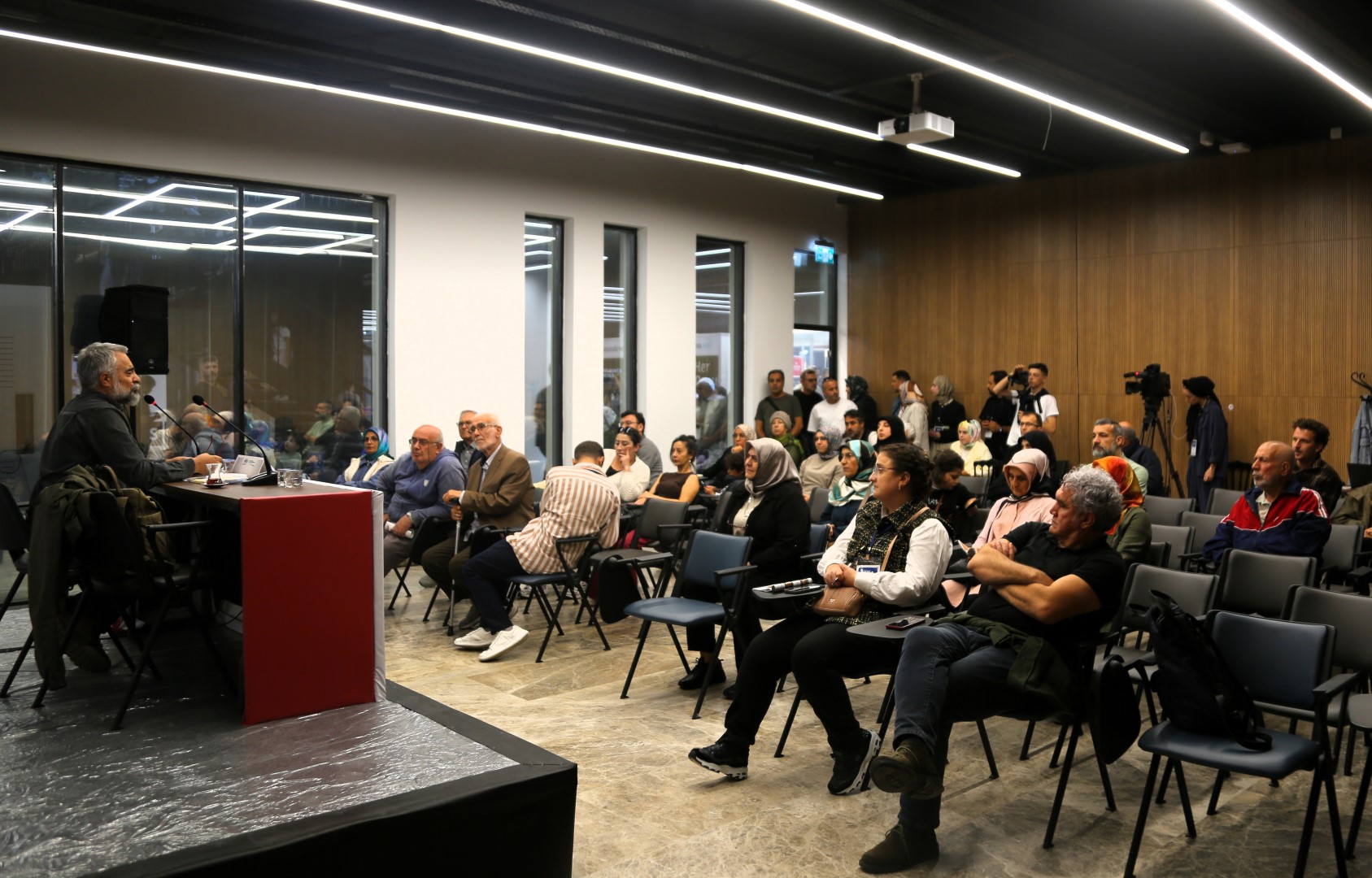 Yazar Ayçil'den Okuyucularına Açık Tavsiye (1)