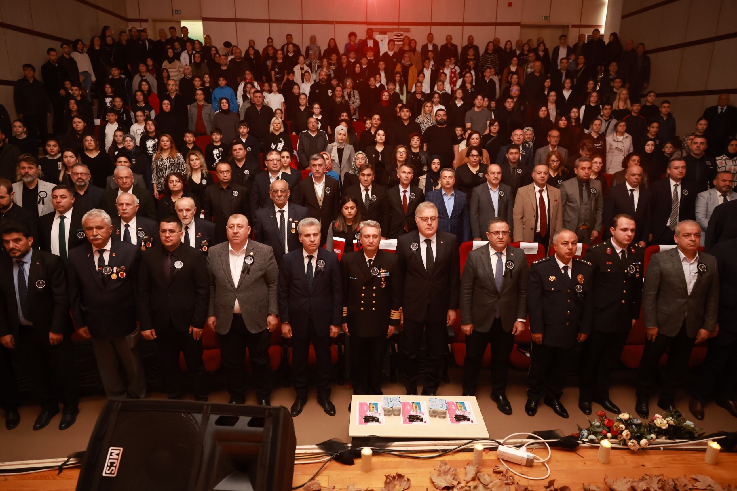 Bayraklar yarıya indi, Derince’de öğrencilerden anlamlı 10 Kasım programı-1