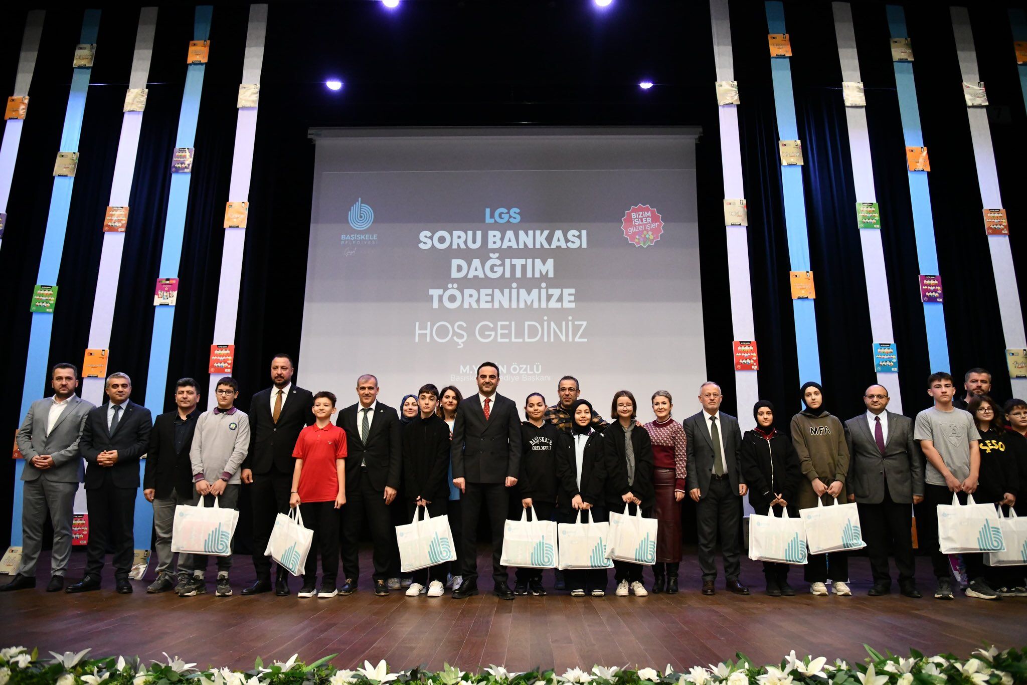 Başiskele’de 1608 LGS öğrencisine destek: Soru bankası setleri hediye edildi-3