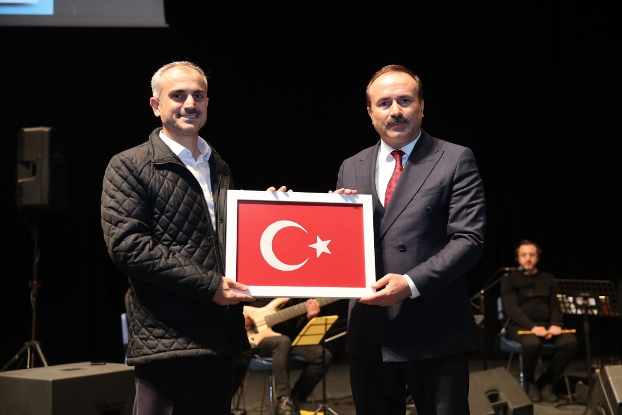 Öğretmenler Günü’ne özel konser: En sevilen şarkılar bu kez onlar için söylendi-4