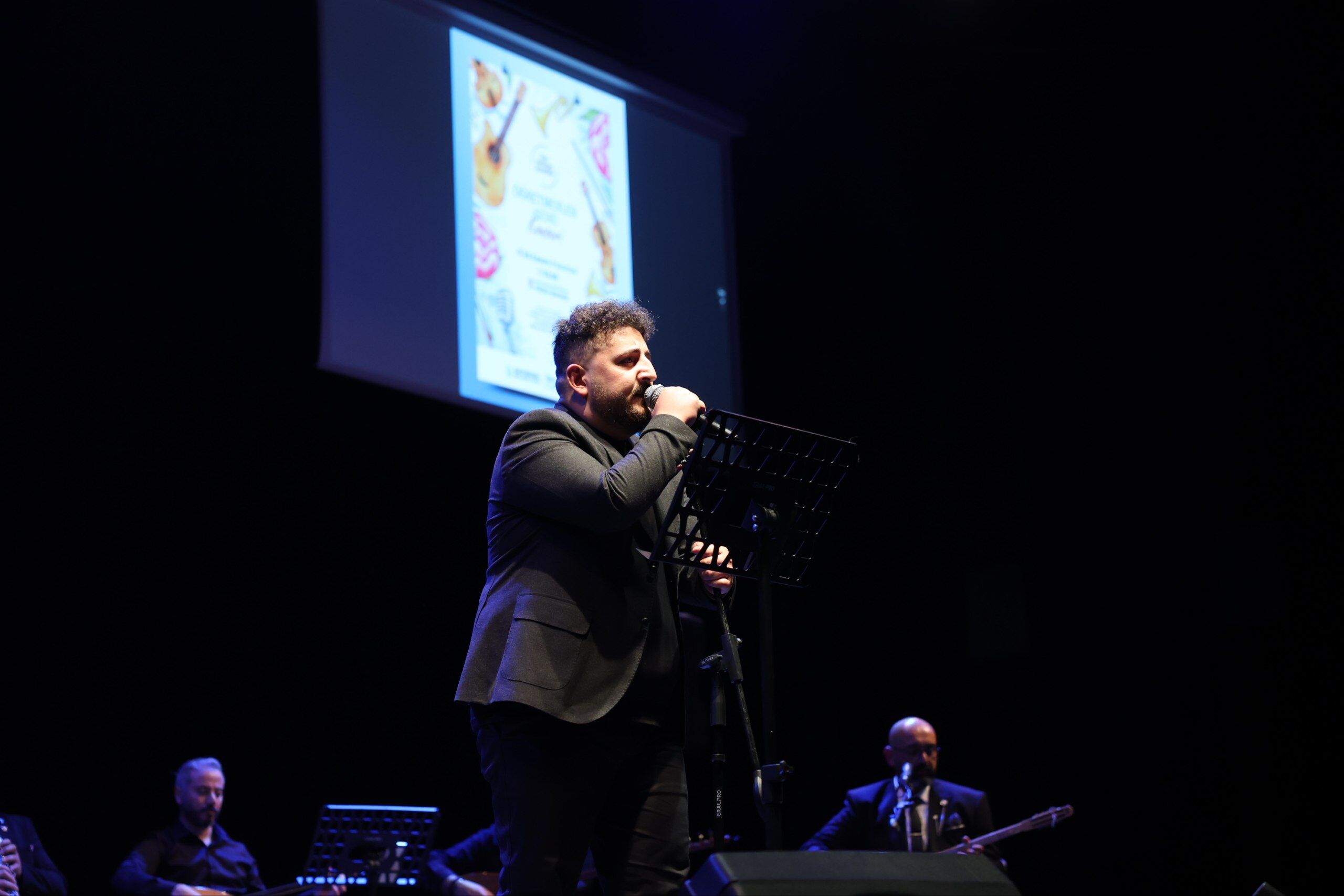 Öğretmenler Günü’ne özel konser: En sevilen şarkılar bu kez onlar için söylendi-1