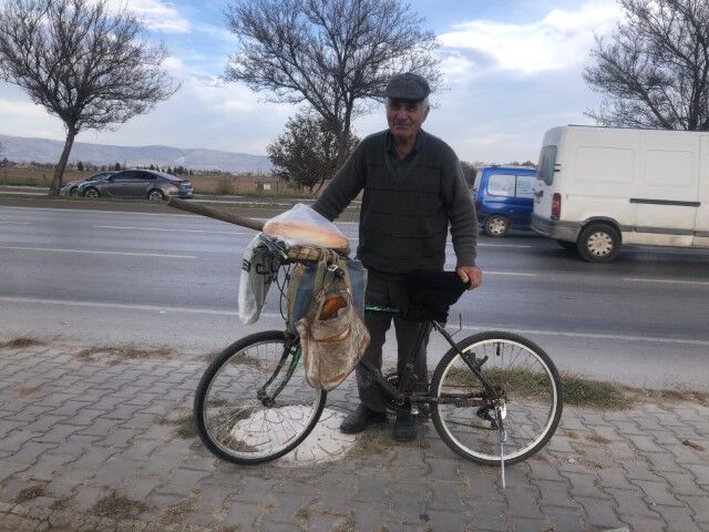 84 Yaşında Pedal Çevirerek Geçimini Sağlıyor 2