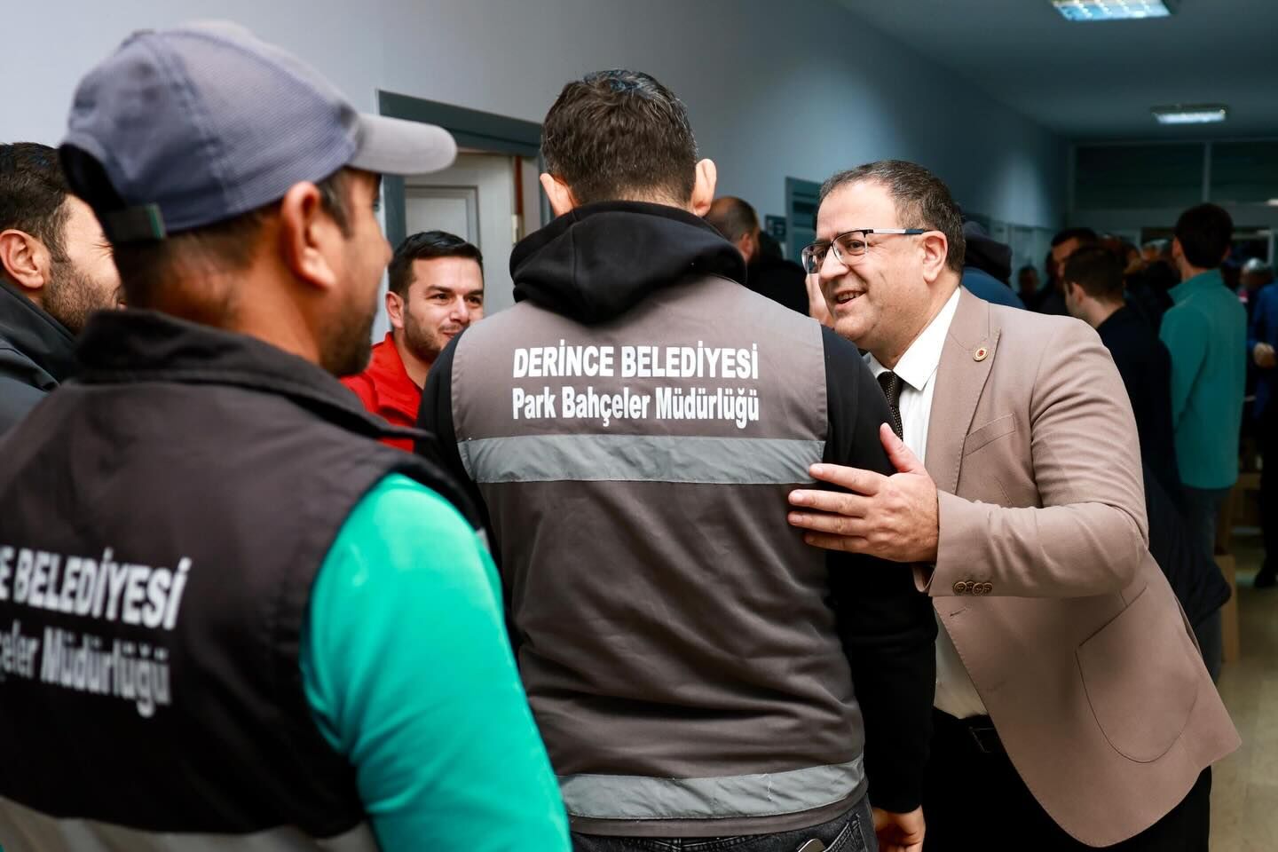 Sertif Gökçe’den Fen İşleri personeline teşekkür: “Derince için birlikte çalışıyoruz”-3
