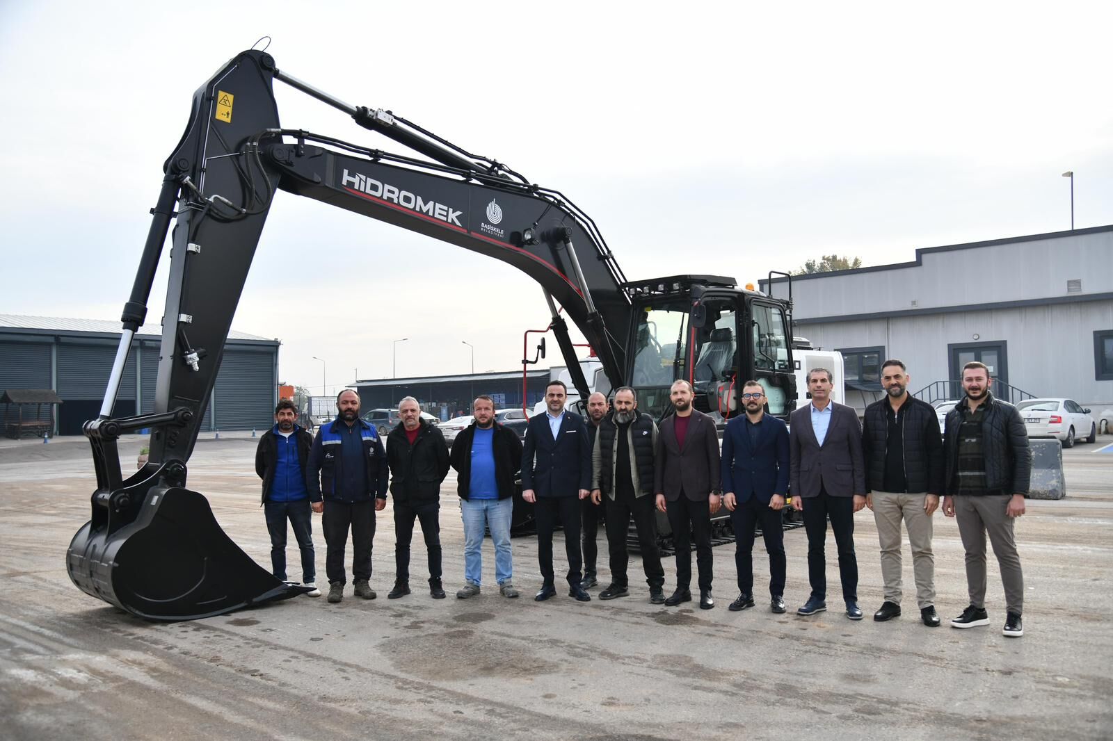 Başiskele Belediyesi’ne yeni iş makinesi: Altyapı çalışmaları hız kazanacak-1
