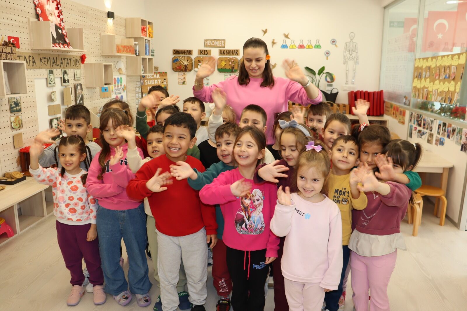 Çınar Çocuk Evleri Öğrencilerinin Resimleri Belediyeyi Renklendirdi 3