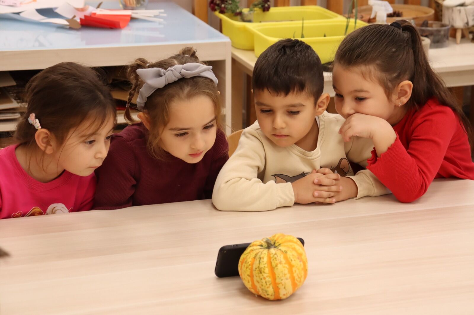 Çınar Çocuk Evleri Öğrencilerinin Resimleri Belediyeyi Renklendirdi