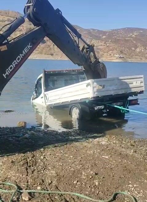 El Freni Açılan Pikap Baraja Düştü Kadın Mühendis Hayatını Kaybetti 2
