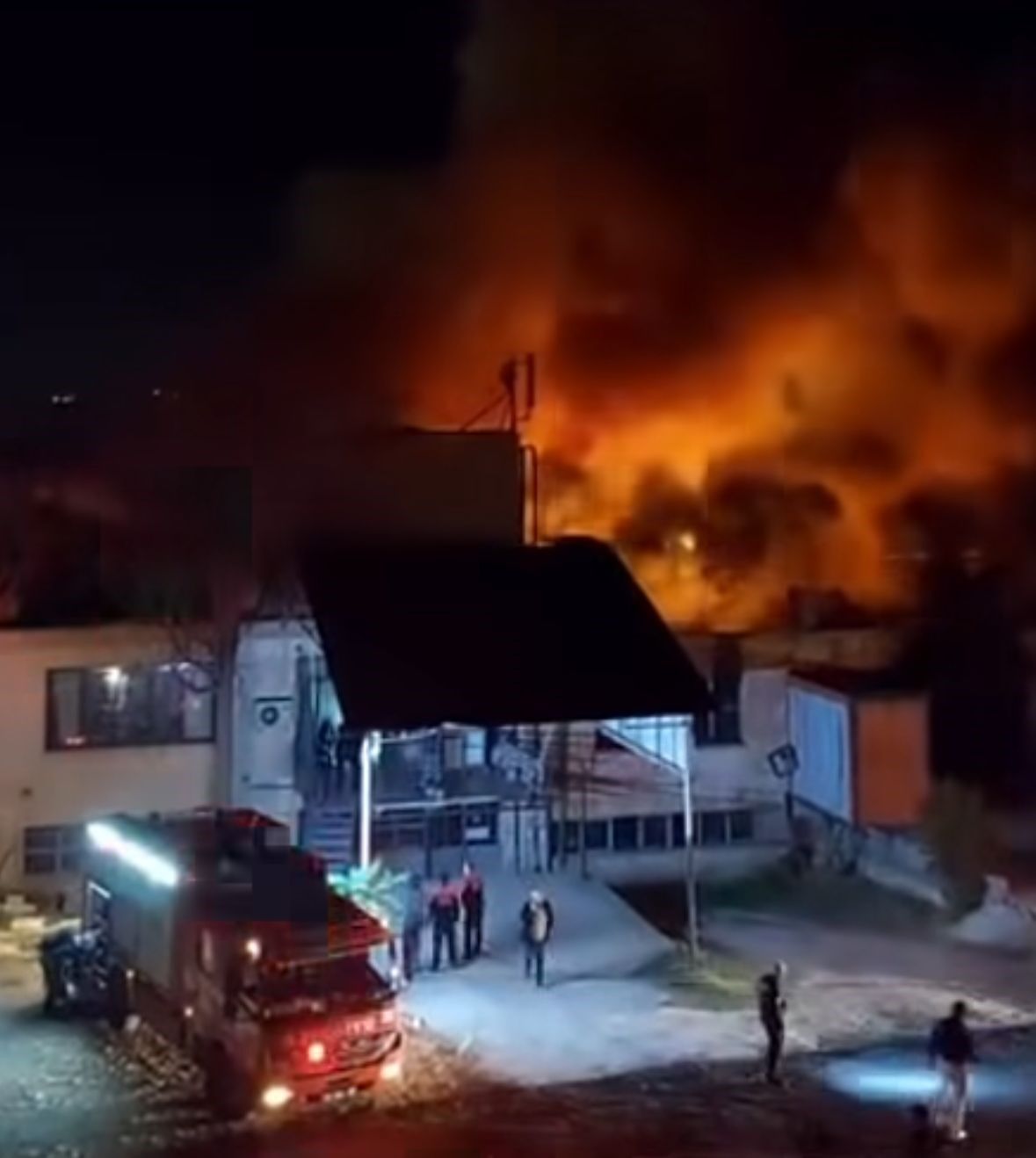 Fabrika Yerleşkesinde Çıkan Yangında 6 Işyeri Zarar Gördü 2