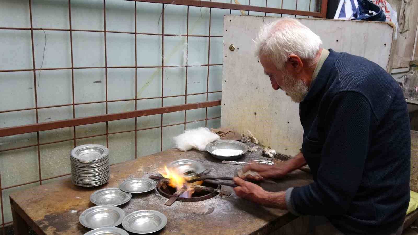 Gaziantep’te 80 Yaşındaki Kalay Ustası Mesleğini 70 Yıldır Sürdürüyor 2