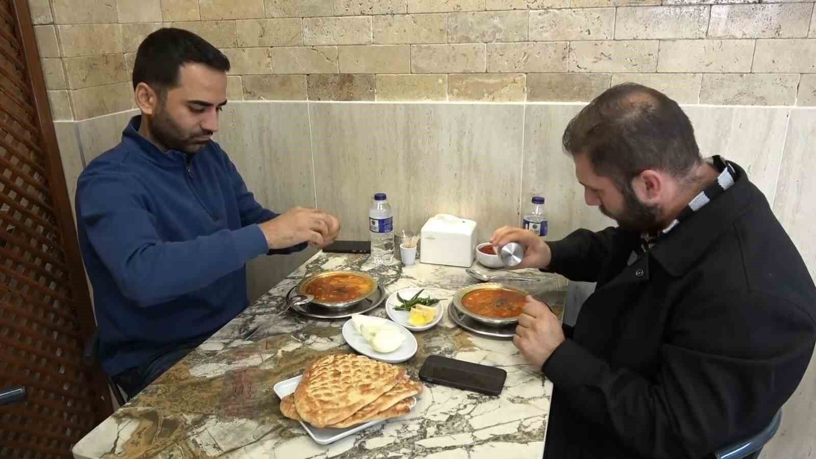 Gaziantep’te Grip Olanlar Iyileşmek Için Beyran Içiyor 2