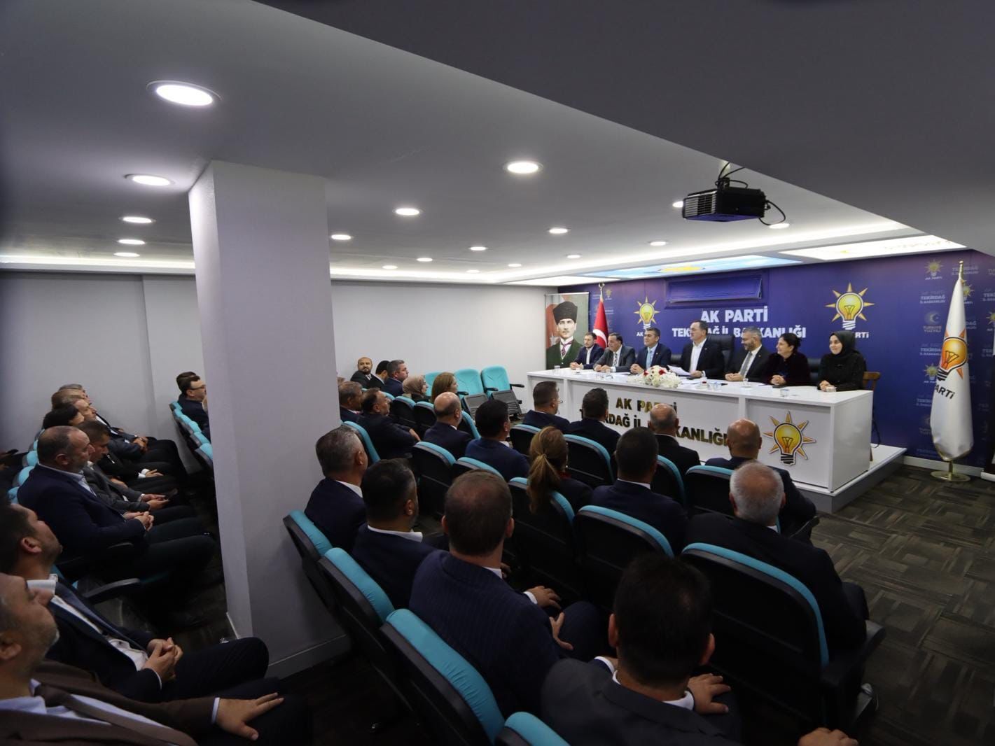 AK Parti bölge teşkilatları Tekirdağ’da birlik ve dayanışma için toplandı-3