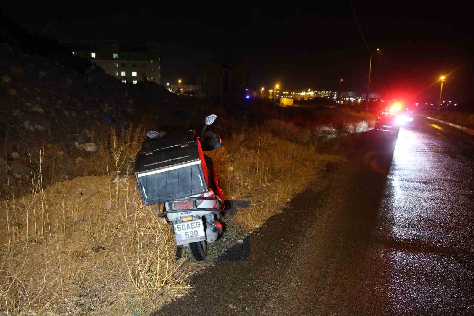 Kediye Çarpmamak Için Ani Fren Yapan Motosikletli Yola Savruldu 2