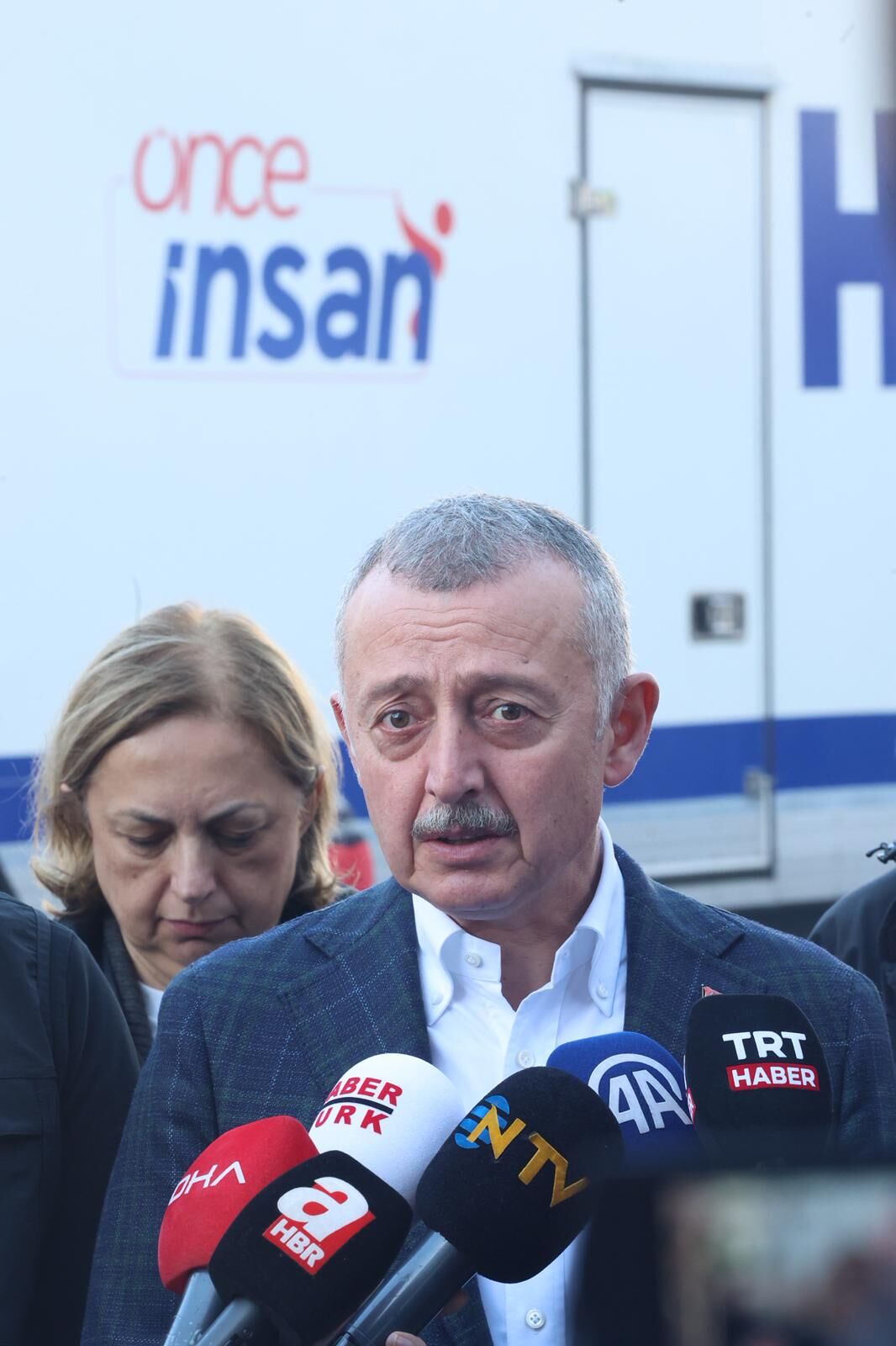 Kriz Toplantisi Murat Kurum.jpg
