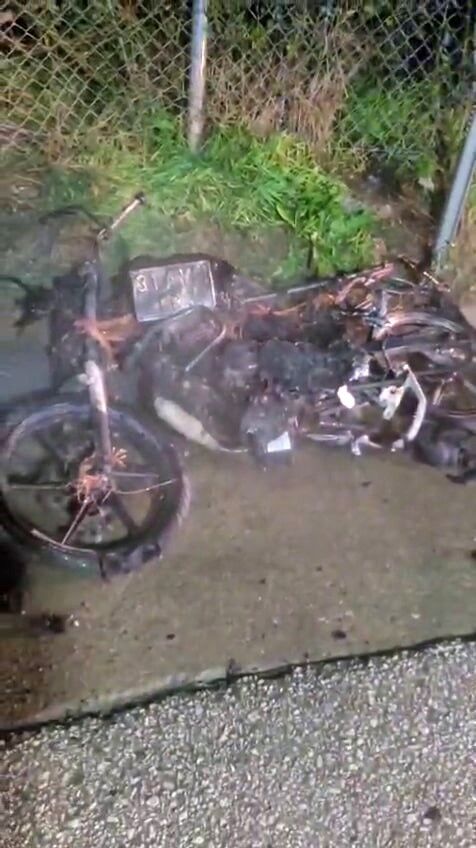 Otomobille Çarpışan Motosiklet Alev Topuna Döndü 1'I Ağır 2 Yaralı 2