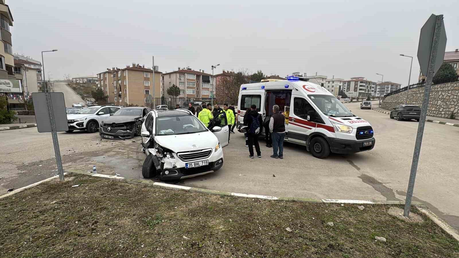 Otomobille Motosikletin Çarpıştığı Kaza Kamerada 2