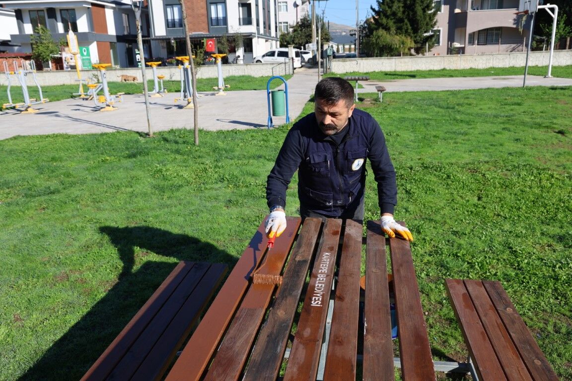 Daha yeşil ve estetik bir ilçe için Kartepe’de parklar elden geçiriliyor-1