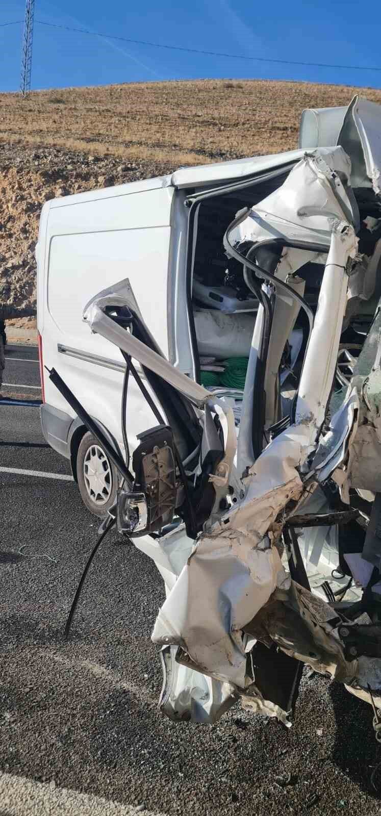 Sarıkamış’ta Trafik Kazası 2 Yaralı 2