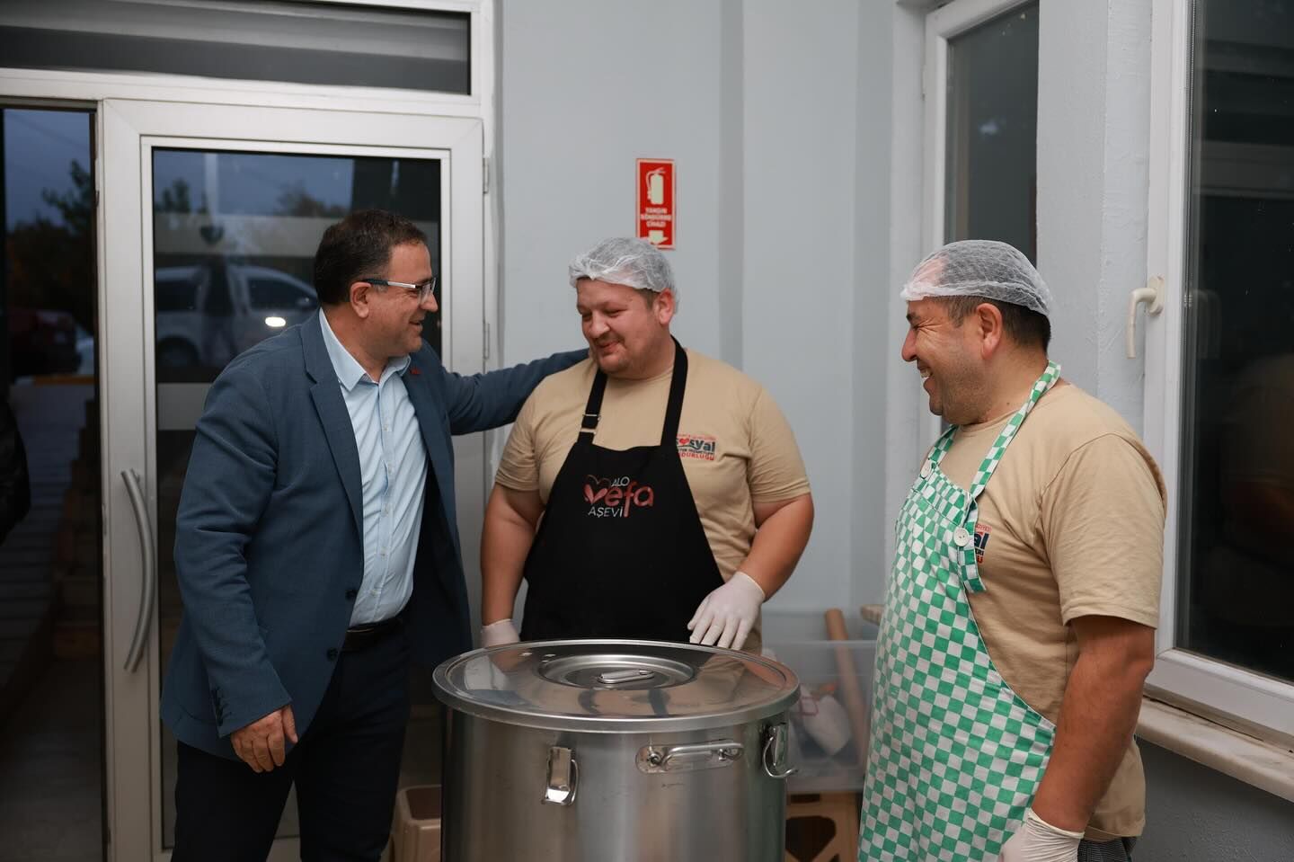 Sertif Gökçe’den Fen İşleri personeline teşekkür: “Derince için birlikte çalışıyoruz”-2