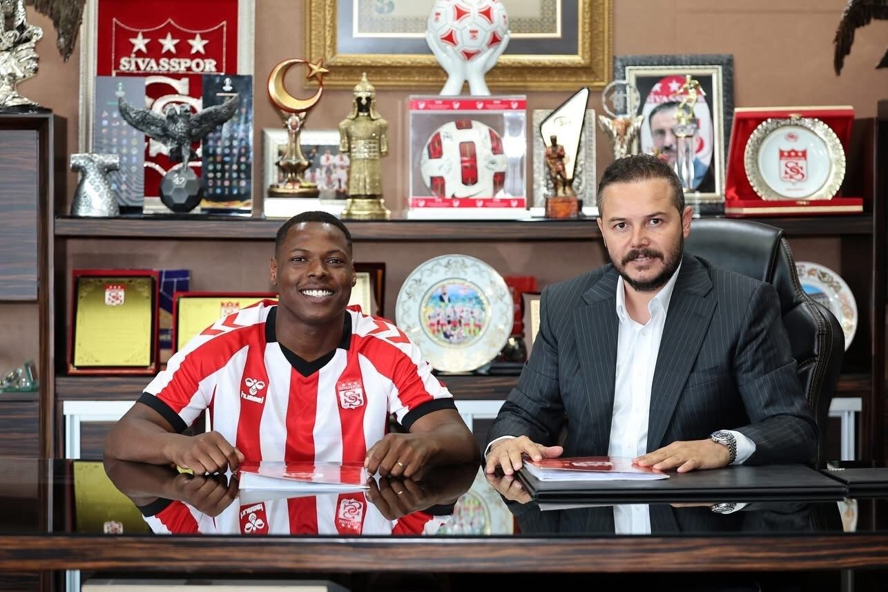 Sivassporlu Futbolcu Kaçtı, Sosyal Medya Karıştı 2