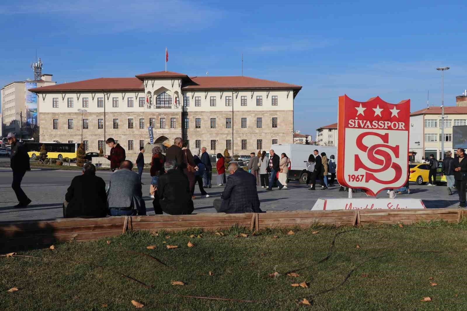 Sivassporlu Futbolcu Kaçtı, Sosyal Medya Karıştı 3