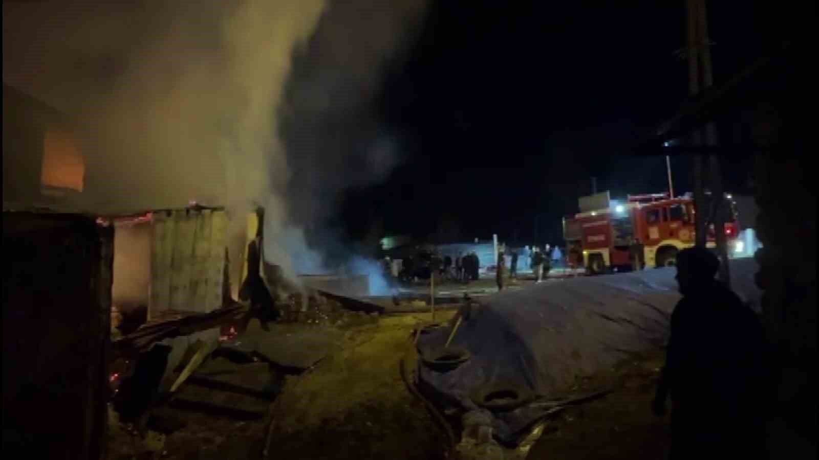 Sivas’ta Ahır Yangını Geceyi Aydınlattı 2